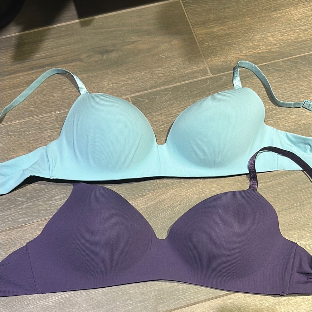 NWOT Two Victoria’s Secret t-shirt lightly lined wireless bra 36D